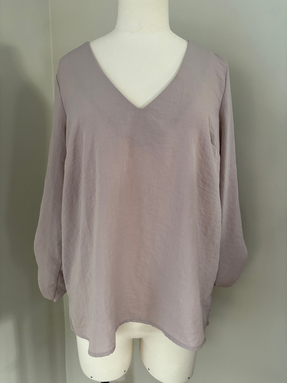 Forever 21 Tan V-Neck Crepe Long Sleeve Tunic Blouse Medium